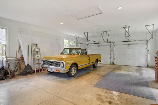 1463 E Meadowmere Street, Springfield, MO 65804