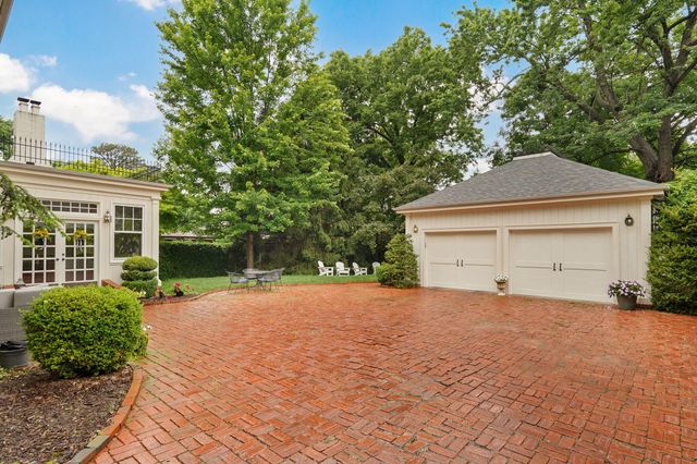 1463 E Meadowmere Street, Springfield, MO 65804
