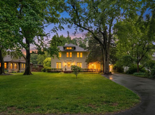 1463 E Meadowmere Street, Springfield, MO 65804