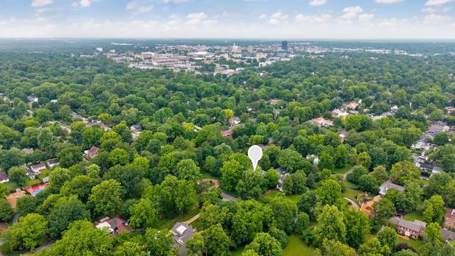 1463 E Meadowmere Street, Springfield, MO 65804