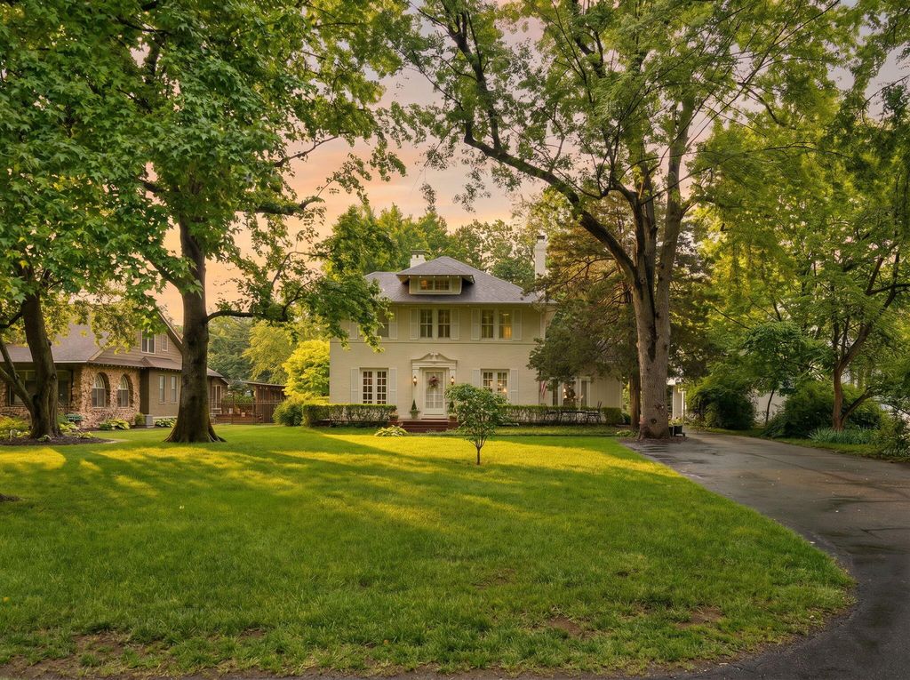 1463 E Meadowmere Street, Springfield, MO 65804