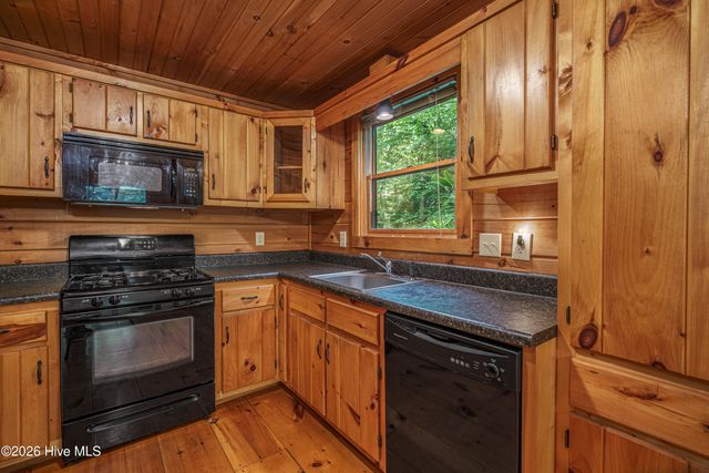 211 Red Oak Forest Lane, Murphy, NC 28906
