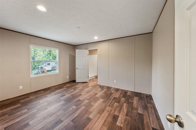 283 W Lone Oak, Onalaska, TX 77360