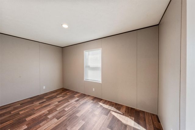 283 W Lone Oak, Onalaska, TX 77360