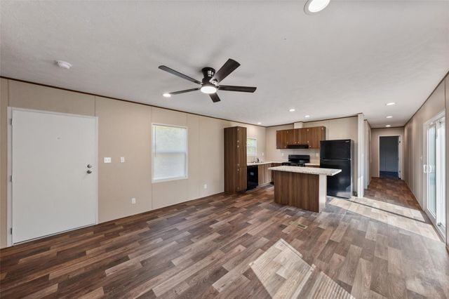 283 W Lone Oak, Onalaska, TX 77360