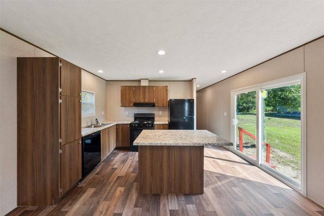 283 W Lone Oak, Onalaska, TX 77360