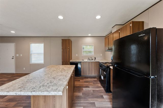 283 W Lone Oak, Onalaska, TX 77360