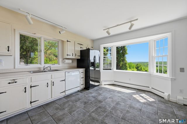 15 Valley View Road, Newtown, CT 06470