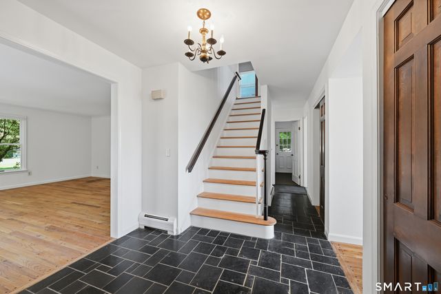 15 Valley View Road, Newtown, CT 06470