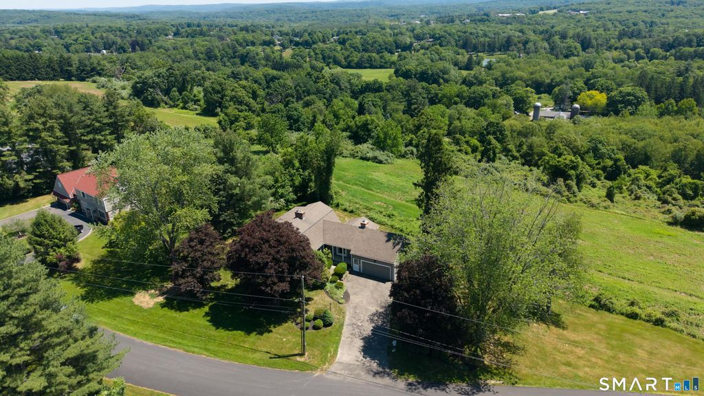 15 Valley View Road, Newtown, CT 06470