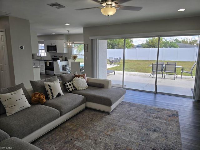 112 ROWLAND RD, Lehigh Acres, FL 33936