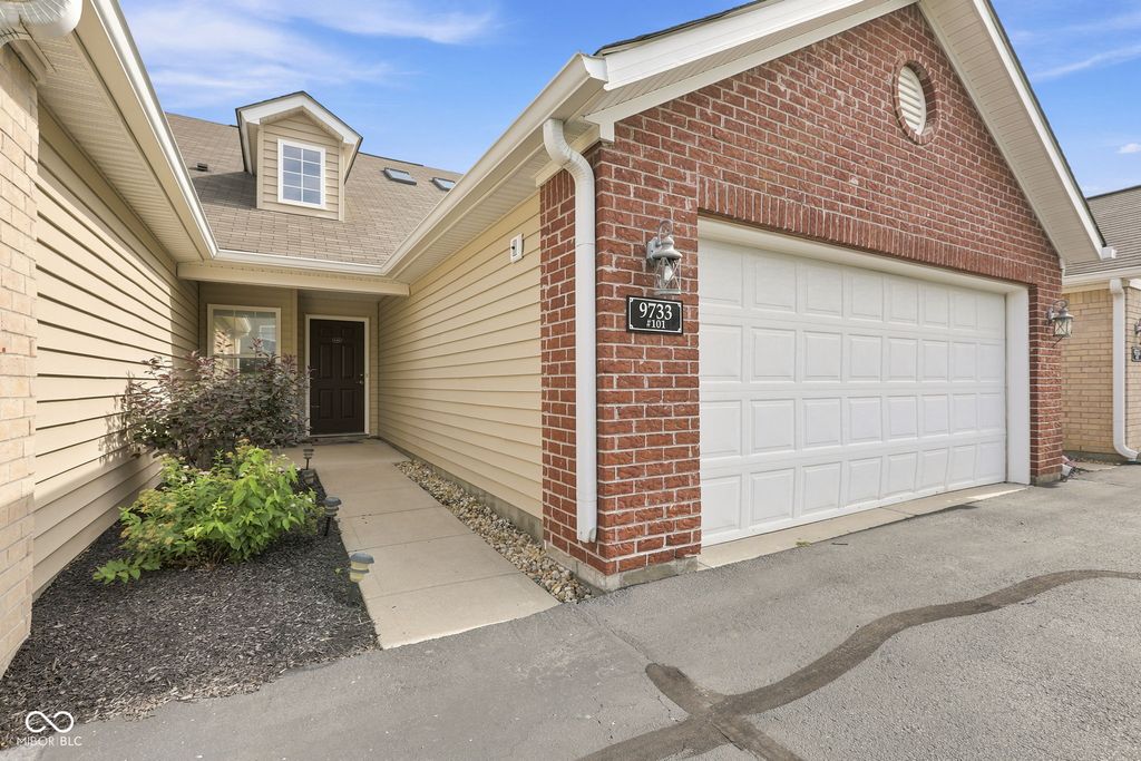 9733 Windy 101, Fishers, IN 46037