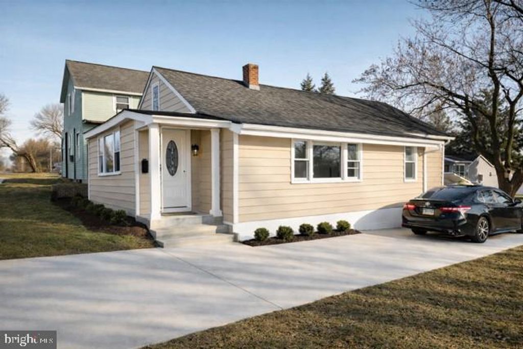 1904 LEINBAUGH AVE, Lebanon, PA 17042