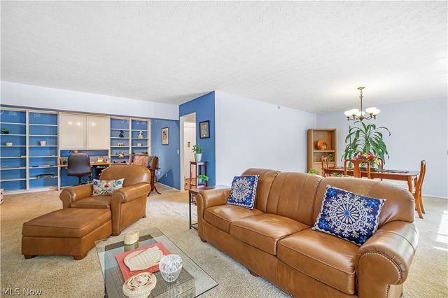 186 Court Drive 105, Fairlawn, OH 44333