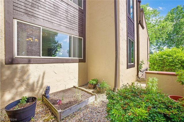 186 Court Drive 105, Fairlawn, OH 44333