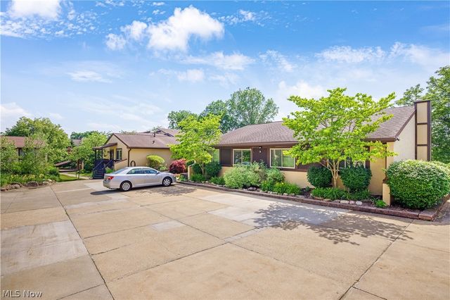 186 Court Drive 105, Fairlawn, OH 44333
