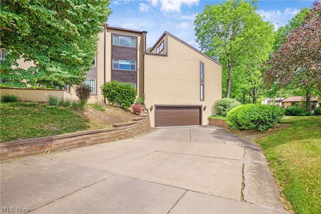 186 Court Drive 105, Fairlawn, OH 44333