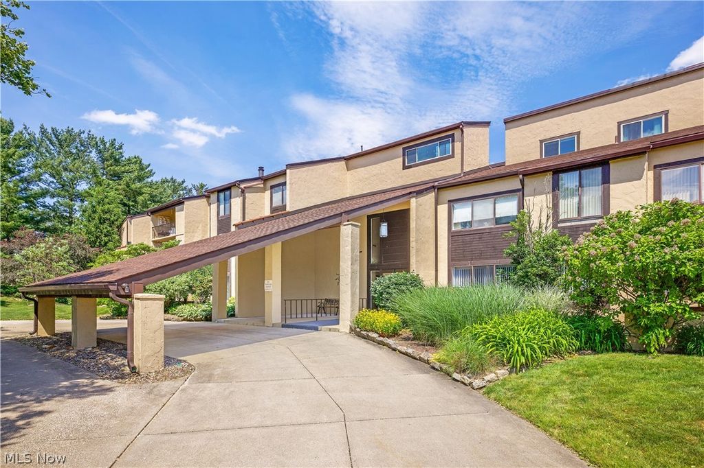186 Court Drive 105, Fairlawn, OH 44333