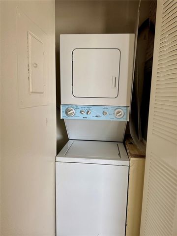 3819 N OAK DRIVE I42, Tampa, FL 33611