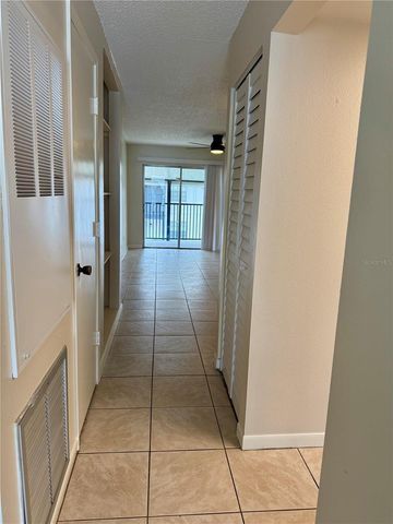 3819 N OAK DRIVE I42, Tampa, FL 33611