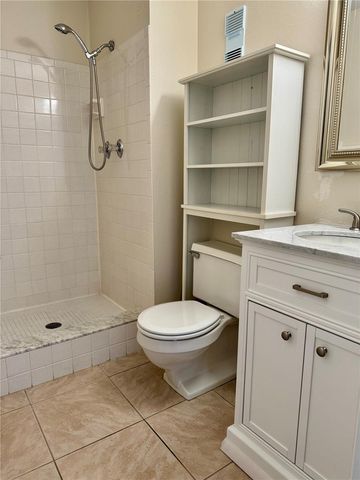 3819 N OAK DRIVE I42, Tampa, FL 33611