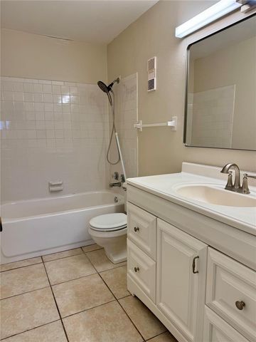 3819 N OAK DRIVE I42, Tampa, FL 33611