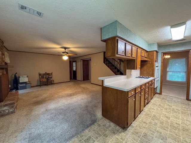 229 Hickory Drive, Huntsville, TX 77340