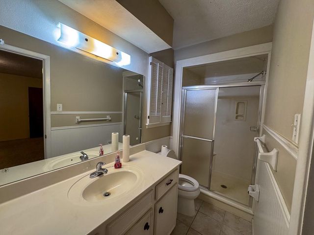 229 Hickory Drive, Huntsville, TX 77340
