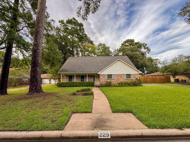 229 Hickory Drive, Huntsville, TX 77340