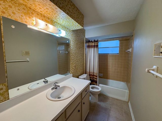 229 Hickory Drive, Huntsville, TX 77340