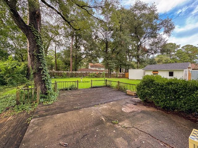 229 Hickory Drive, Huntsville, TX 77340
