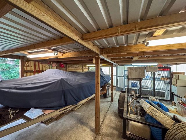 229 Hickory Drive, Huntsville, TX 77340