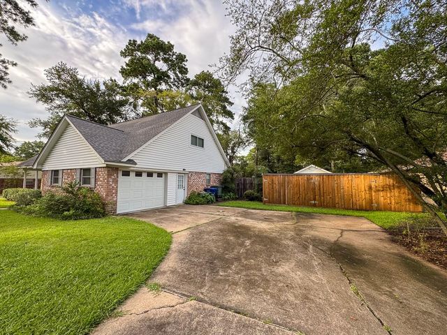 229 Hickory Drive, Huntsville, TX 77340