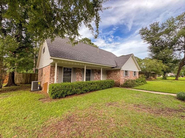 229 Hickory Drive, Huntsville, TX 77340