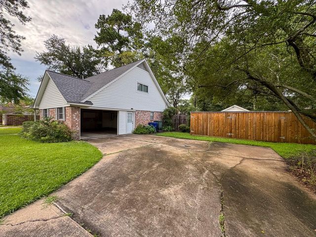 229 Hickory Drive, Huntsville, TX 77340