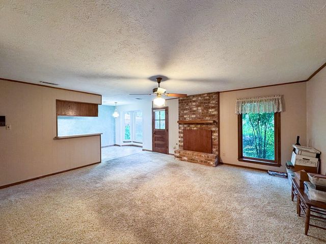 229 Hickory Drive, Huntsville, TX 77340