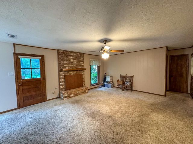 229 Hickory Drive, Huntsville, TX 77340