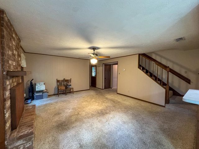 229 Hickory Drive, Huntsville, TX 77340