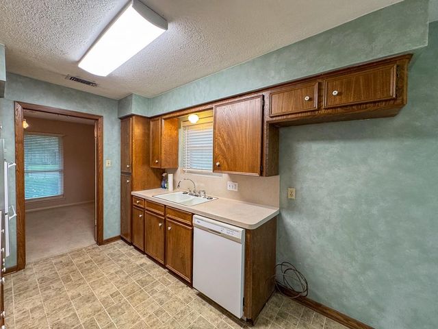 229 Hickory Drive, Huntsville, TX 77340
