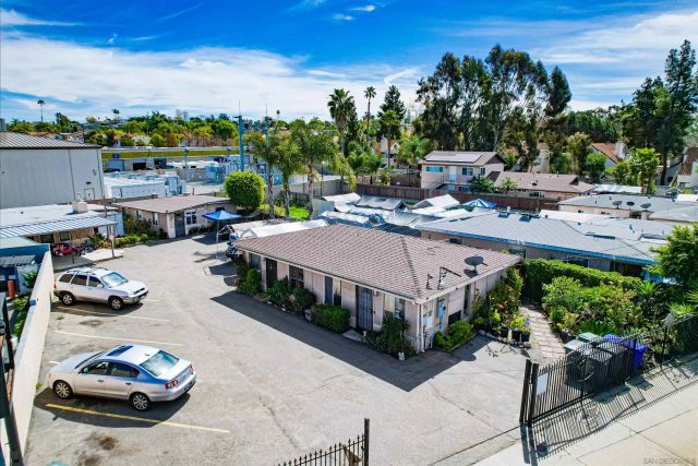 467 Melrose Dr, Vista, CA 92083