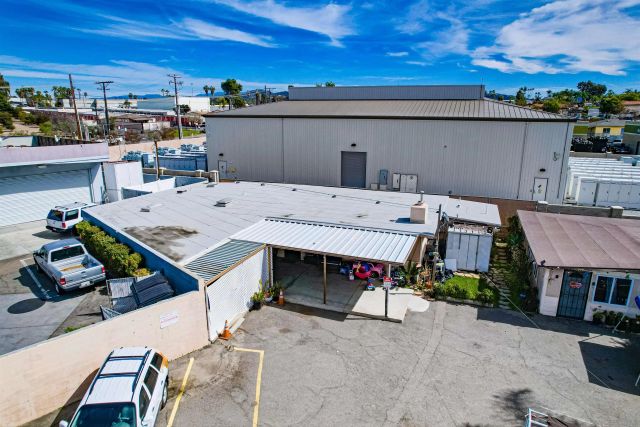 467 Melrose Dr, Vista, CA 92083