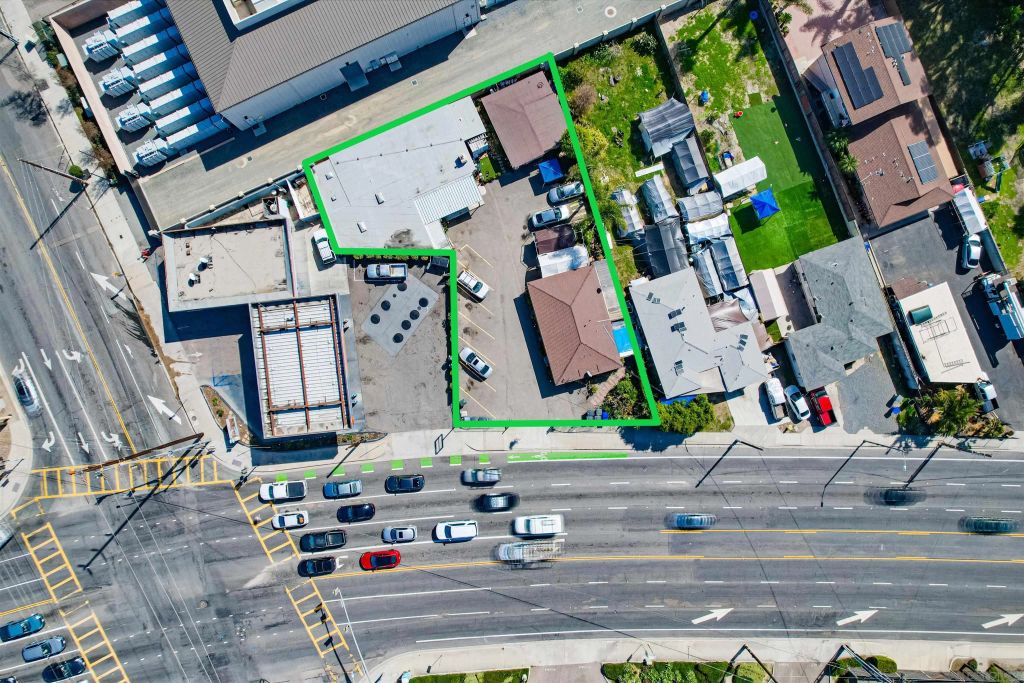 467 Melrose Dr, Vista, CA 92083