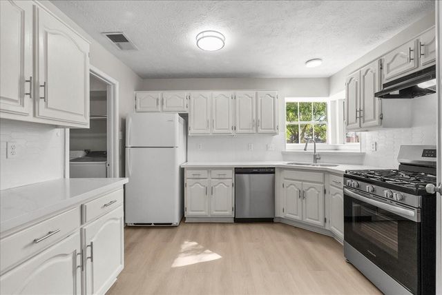 804 Buckingham Drive, Friendswood, TX 77546