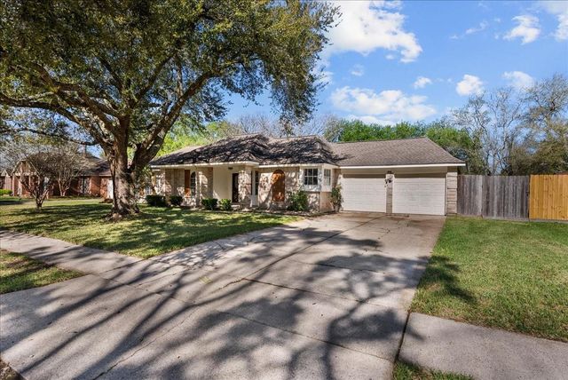 804 Buckingham Drive, Friendswood, TX 77546