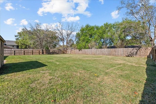804 Buckingham Drive, Friendswood, TX 77546