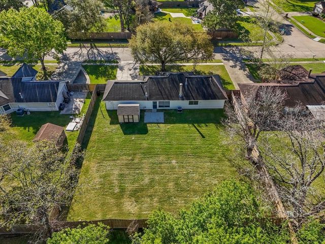 804 Buckingham Drive, Friendswood, TX 77546