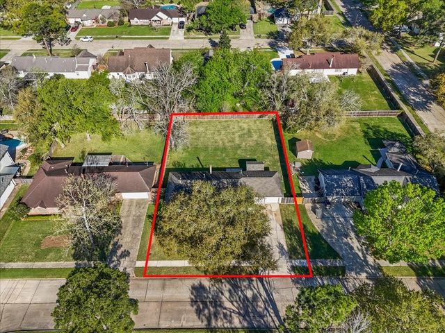 804 Buckingham Drive, Friendswood, TX 77546