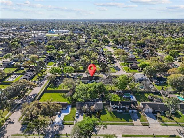 804 Buckingham Drive, Friendswood, TX 77546