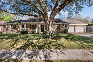 804 Buckingham Drive, Friendswood, TX 77546