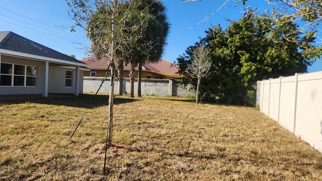 2049 SW Bayshore Boulevard, Port St. Lucie, FL 34984